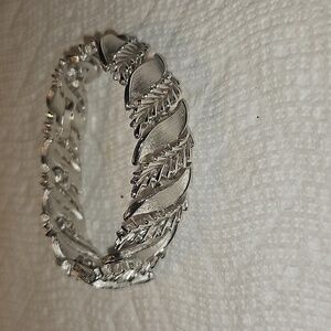 Beautiful Vintage Trifari Bracelet